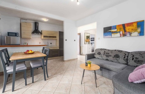 Susnjici Apartment | Holiday apartment with pool and air conditioning
