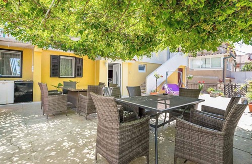 Baska Apartment | Holiday apartment in the old town of Baska