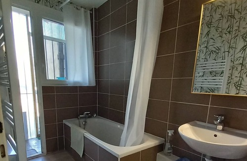 Tarbes Apartment | Holiday Apartment "L'Oasis" with Mountain View, Private Terrace & Wi-Fi