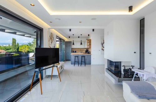 Njivice Apartment | Holiday apartment Luxurious flat with a beautiful terrace overlooking the sea