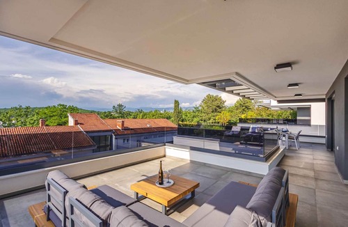 Njivice Apartment | Holiday apartment Luxurious flat with a beautiful terrace overlooking the sea
