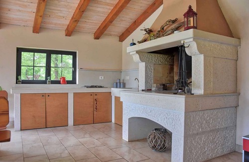 Susnjici Apartment | Holiday apartment mit Klimaanlage und Pool