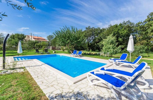 Susnjici Apartment | Holiday apartment mit Klimaanlage und Pool