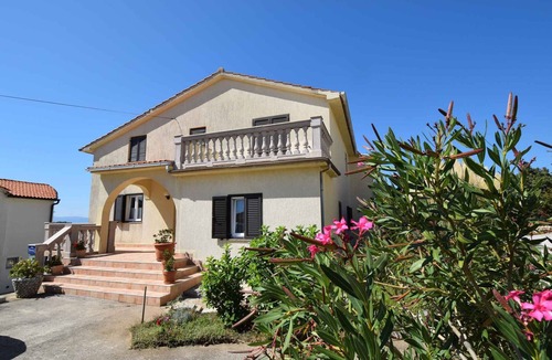 Omisalj Apartment | Holiday apartment mit Klimaanlage und Terrasse