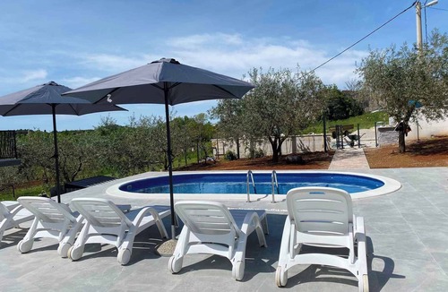 Jasenovica Apartment | Holiday apartment mit Klimaanlage und Pool