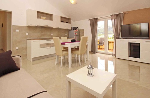 Baska Apartment | Holiday apartment mit Pool