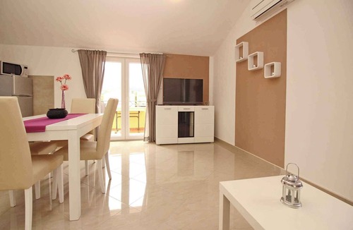 Baska Apartment | Holiday apartment mit Pool