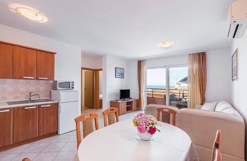 Dajla Apartment | Holiday apartment near the beach with a big garden