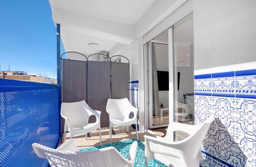 Grao de Gandia Apartment | Holiday Apartment "Soleole7" with Shared Terrace, A/C & Wi-Fi