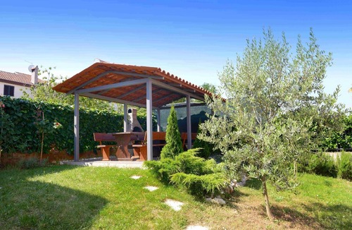 Dajla Apartment | Holiday apartment Villa Pinta with a large garden