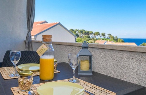 Veli Losinj Apartment | Holiday apartment with balcony