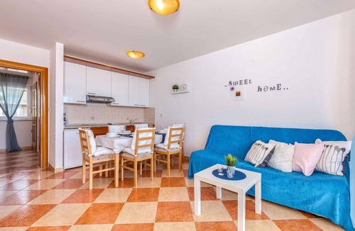 Crikvenica Apartment | Holiday apartment with air conditioning and pool