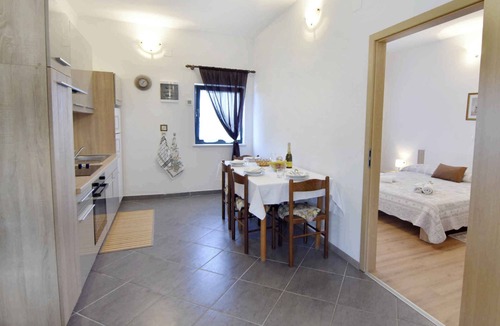 Crveni Vrh Apartment | Holiday apartment with two bedrooms and a terrace in a quiet neighbourhood near the sea