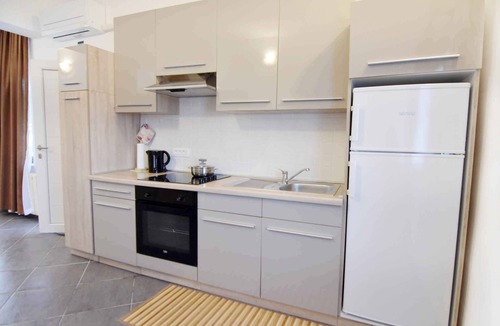 Crveni Vrh Apartment | Holiday apartment with two bedrooms and a terrace in a quiet neighbourhood near the sea