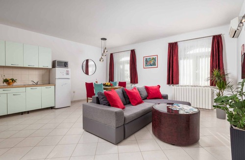 Kraljevica Apartment | Holiday apartment with air conditioning