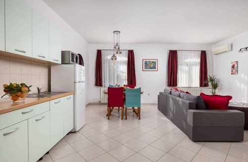 Kraljevica Apartment | Holiday apartment with air conditioning