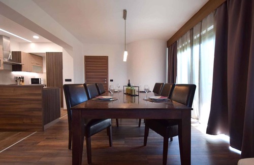 Milcetici Apartment | Holiday apartment with balcony
