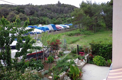 Mundanije Apartment | Holiday apartment with air conditioning and barbecue