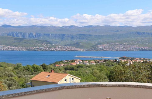 Polje Apartment | Holiday apartment with balcony and air conditioning