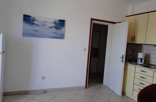 Primosten Apartment | Holiday apartment with a view of the lake