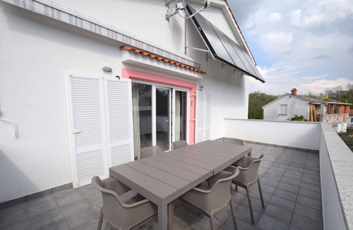 Rasopasno Apartment | Holiday apartment with air conditioning and balcony