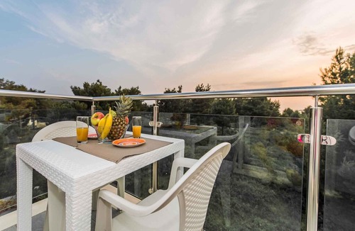 Rogoznica Apartment | Holiday apartment With air conditioning and sea views
