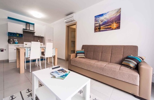Rogoznica Apartment | Holiday apartment With air conditioning and sea views