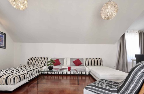 Trogir Apartment | Holiday apartment with 2 bathrooms and Internet