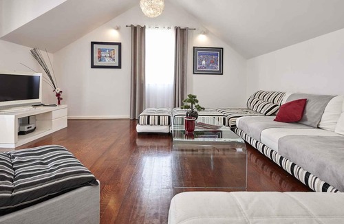 Trogir Apartment | Holiday apartment with 2 bathrooms and Internet