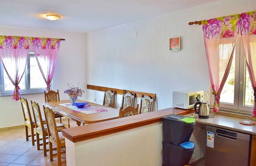Lopar Apartment | Holiday apartment with 4 bathrooms and balcony for families