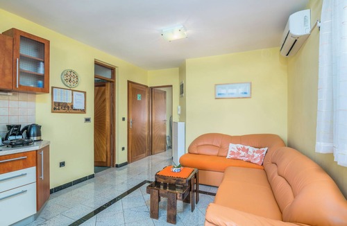 Klimno Apartment | Holiday apartment with air conditioning and balcony