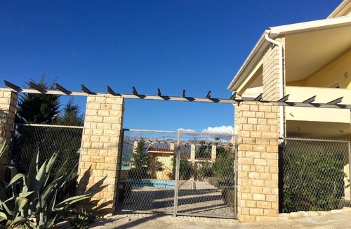 Novigrad House | Holiday apartment with a balcony near the beach
