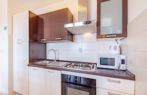Prizba Apartment | Holiday apartment with a balcony and sea view