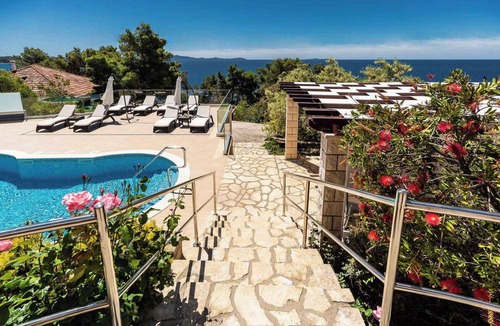 Prizba Apartment | Holiday apartment with a balcony and sea view