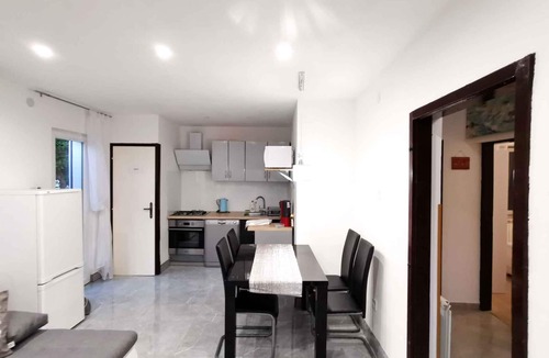 Baska Apartment | Holiday apartment with air conditioning near the beach