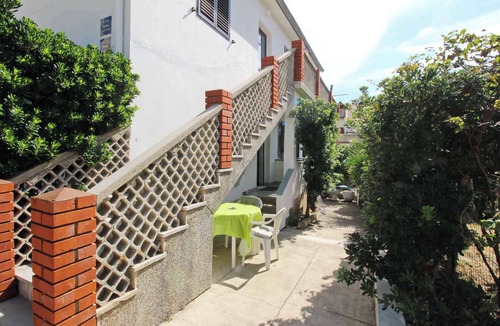 Baska Apartment | Holiday apartment with air conditioning near the beach