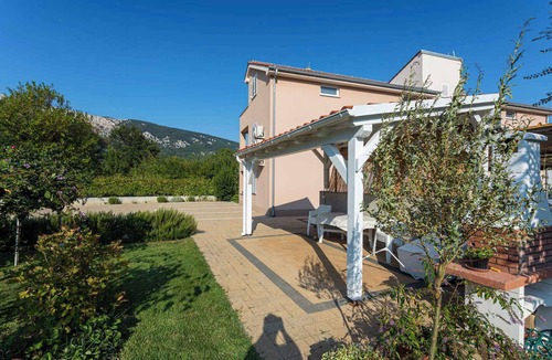Jurandvor Apartment | Holiday apartment with air conditioning and Wi-Fi