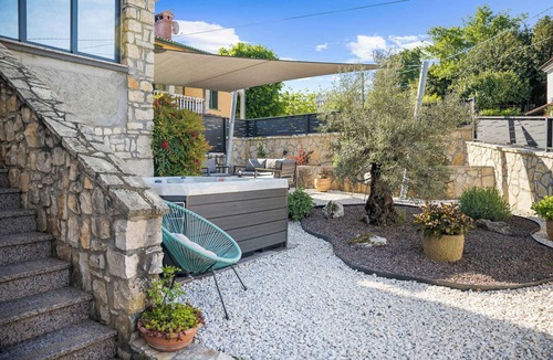 Krsan Apartment | Holiday apartment with air conditioning