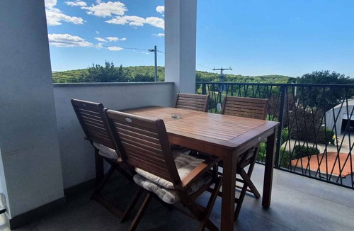 Jasenovica Apartment | Holiday apartment with air conditioning and pool access