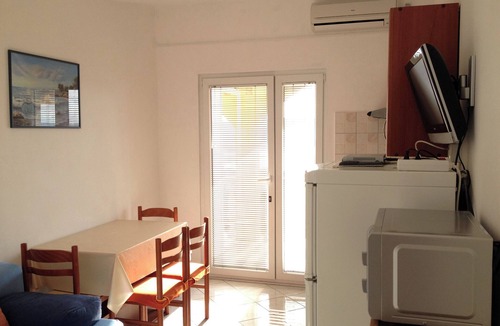 Rtina Apartment | Holiday apartment with air conditioning and sea view