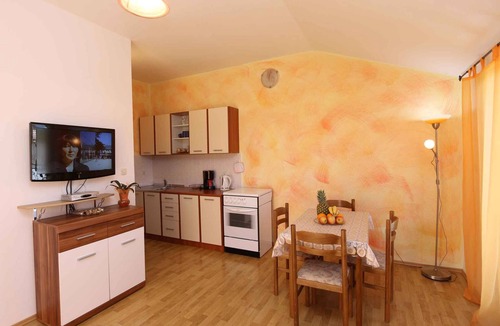 Polje Apartment | Holiday apartment with air conditioning and sea view