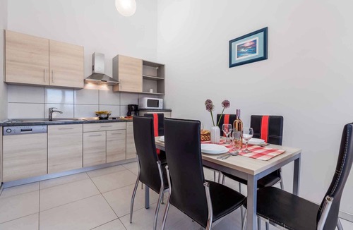Silo Apartment | Holiday apartment with air conditioning and pool