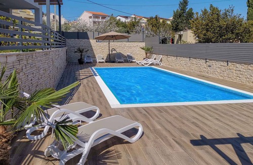Silo Apartment | Holiday apartment with an outdoor pool