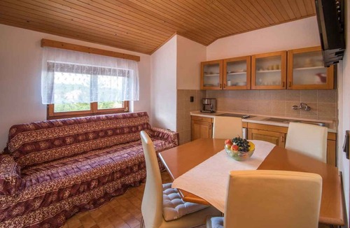 Risika Apartment | Holiday apartment with balcony and air conditioning