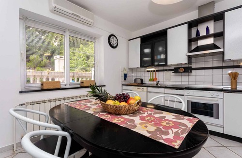 Vrbnik Apartment | Holiday apartment with beautiful balcony with sea view