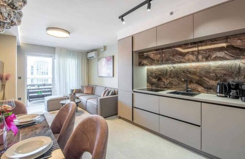 City Center Apartment | Holiday apartment with balcony and sea view