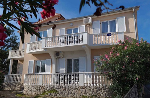 Silo Apartment | Holiday apartment with balcony and air conditioning