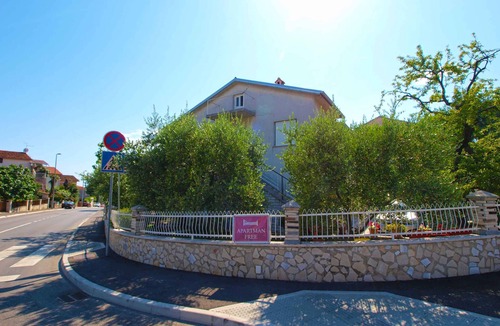 Vintijan Apartment | Holiday apartment with balcony and air conditioning