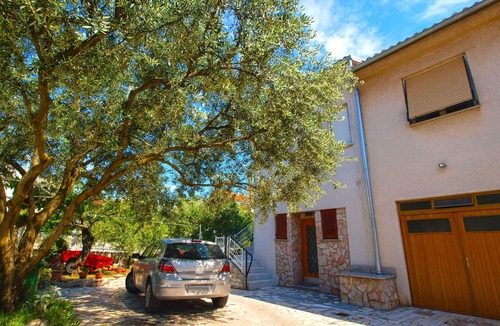 Vintijan Apartment | Holiday apartment with balcony and air conditioning
