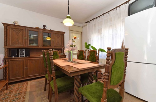 Vintijan Apartment | Holiday apartment with balcony and air conditioning